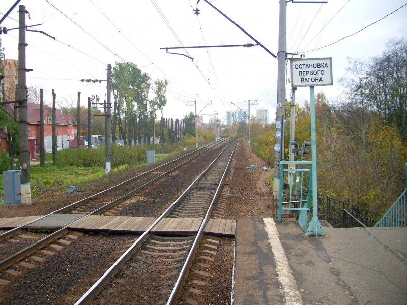 Наземный переход через железнодорожные пути с сигнализацией
