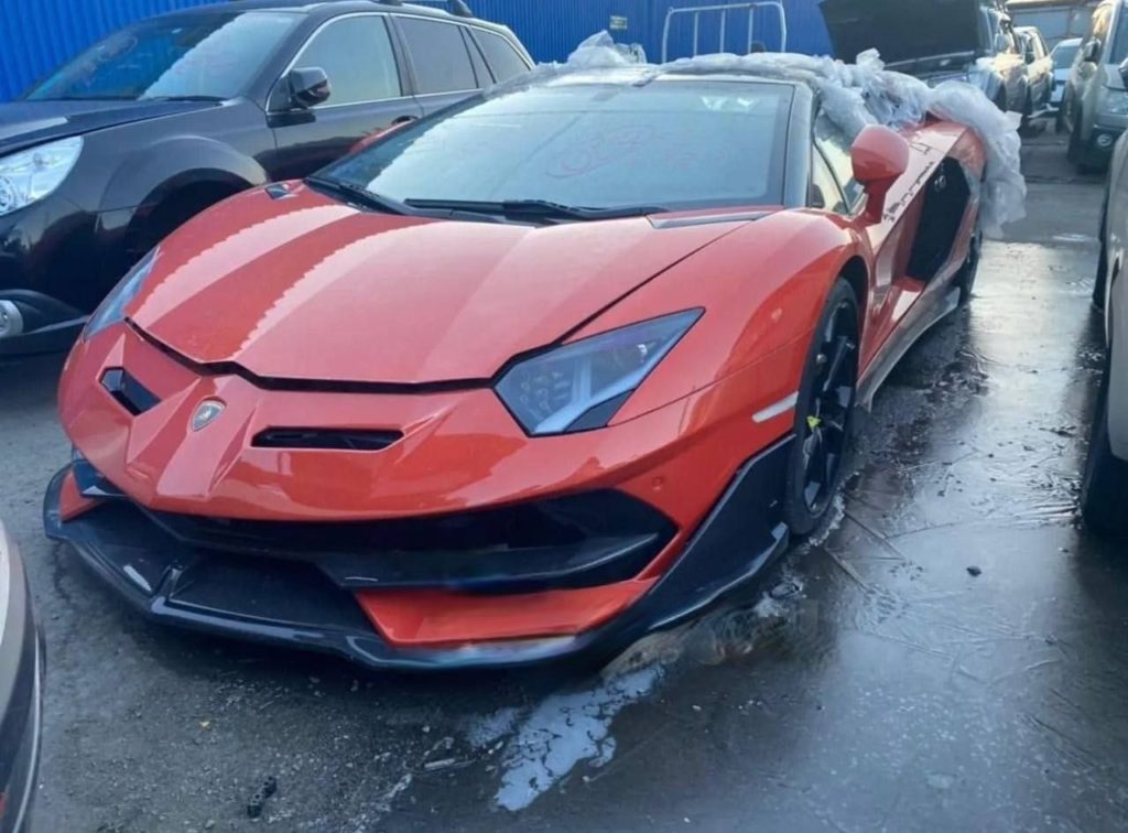 Во Владивостоке обнаружили сгоревший Lamborghini Aventador за 25 миллионов рублей