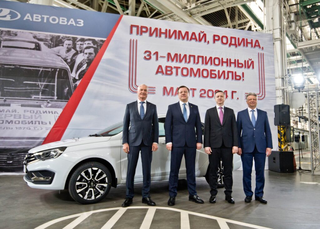 АвтоВАЗ выпустил 31-миллионный автомобиль: юбиляром стал Lada Vesta с вариатором