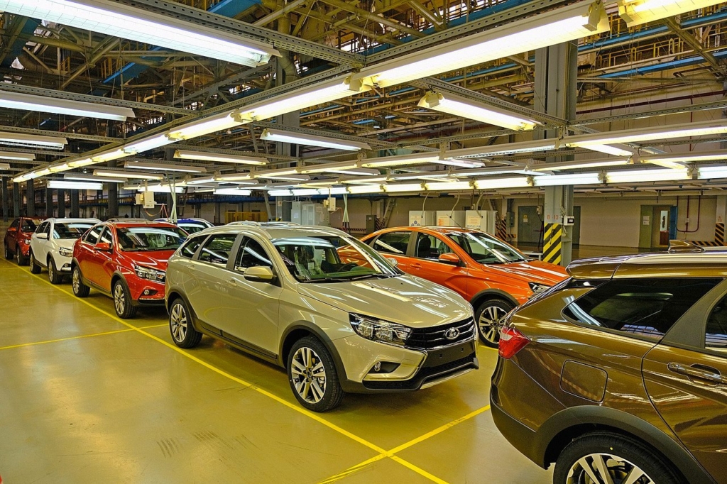 Власти Самарской области распродают иномарки и пересаживаются на Lada Vesta